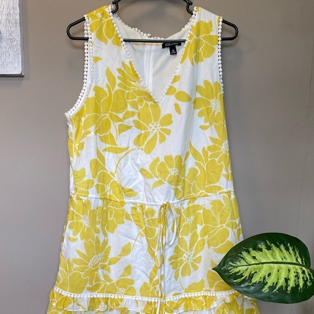 Roz & Ali White and Yellow Floral Sleeveless Sundress
(Bin 10) - Picture 1 of 4